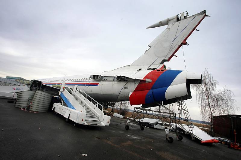 Restaurování letadla TU-154 M v leteckém muzeu v Kunovicích.