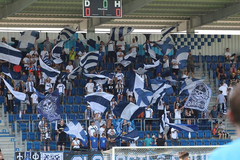 Fotbalisté Slovácka (v bílých dresech) proti Českým Budějovicím