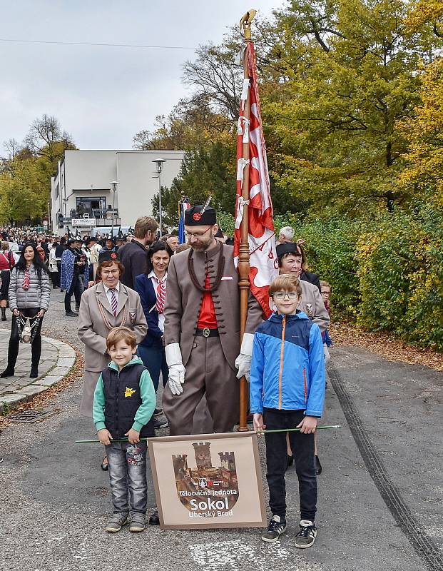 Historický průvod Broďanů a zástupců Přemyslovských měst prošel Uherským Brodem v sobotu 29. října odpoledne. Byl to jeden z vrcholů oslav 750 let od povýšení Uherského Brodu na královské město králem Přemyslem Otakarem II.