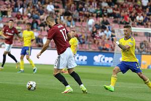 Fotbalisté Zlína (žluté dresy) se v 7. kole FORTUNA:LIGY představili na stadionu pražské Sparty.