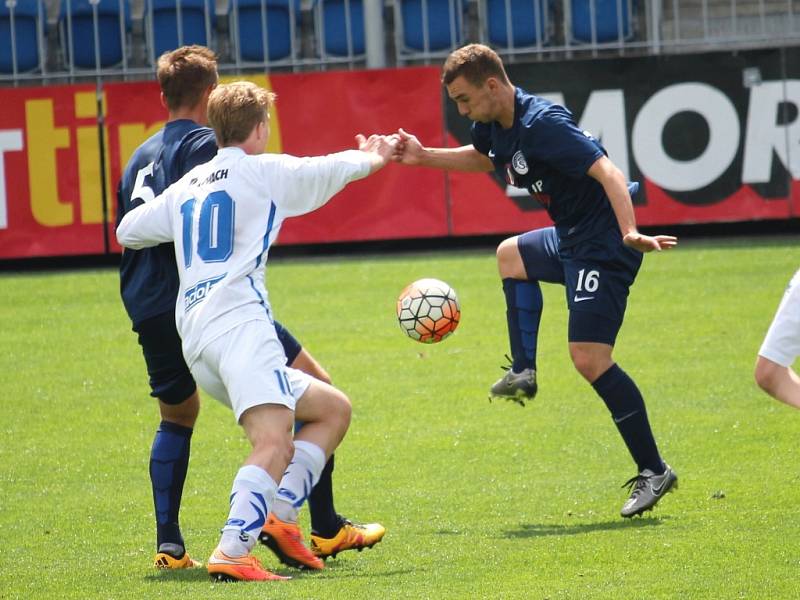 26. kolo MSFL, neděle 15. 5. 2016, Městský fotbalový stadion Miroslava Valenty seniora  1.FC Slovácko B – Zlín B (v bílém) 1:1 (1:0)