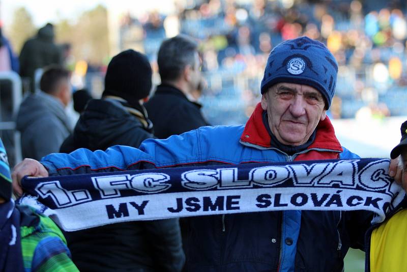 Fotbalisté Slovácka (bílé dresy) ve 23. kole FORTUNA:LIGY přivítali vedoucí Slavii Praha.