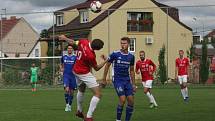 Fotbalisté Uherského Brodu (červené dresy) ve 2. kole MOL Cupu podlehli druholigové Jihlavě 1:2 a v poháru končí.