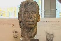 Plastiku zesnulého Václava Havla, která je dílem sochaře se silným vztahem k Uherskému Brodu – Lubomíra Janečky –, odhalili začátkem minulého týdne v sídle Rady Evropy ve Štrasburku. 