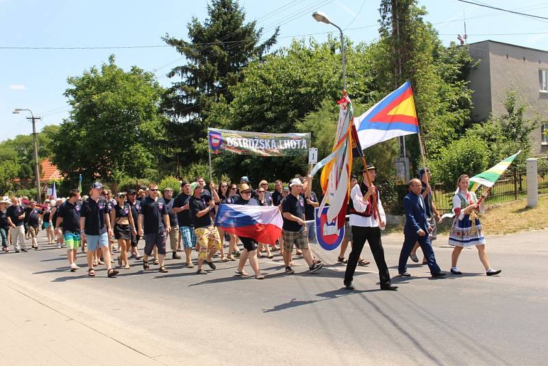 Lhoťané přebrali v Lehotě pri Nitre štafetu pořadatelů srazu Lhot a Lehot .