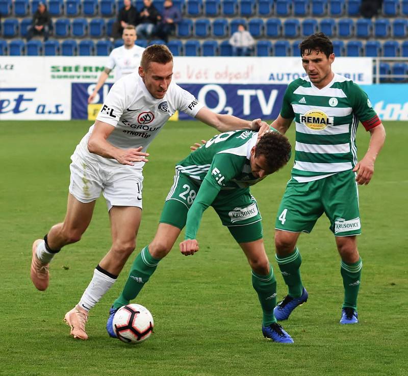 Fotbalisté Slovácka (v bílých dresech) remizovali s pražskými Bohemians 1905