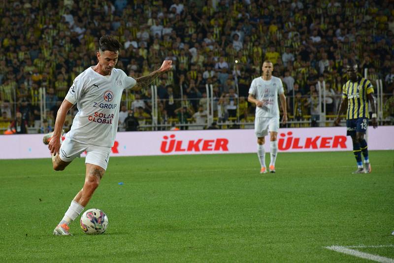 Fotbalisté Slovácka (bílé dresy) ve čtvrtek večer vyzvalo Fenerbahce Istanbul. Foto: 1. FC Slovácko