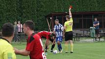 Fotbalisté Zlechova (červené dresy) prohráli ve 2. kole krajského poháru s Nedachlebicemi 1:2 na penalty.