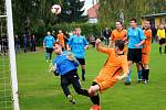 Fotbalisté Sušic (v modrém) podlehli Šumicím 0:2.