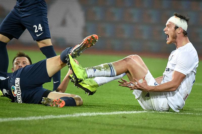 Utkání 16. kola první fotbalové ligy: FC Baník Ostrava - FC Slovácko, 24. listopadu 2018 v Ostravě. (vlevo) Jiří Kejčí a Jakub Šašinka.