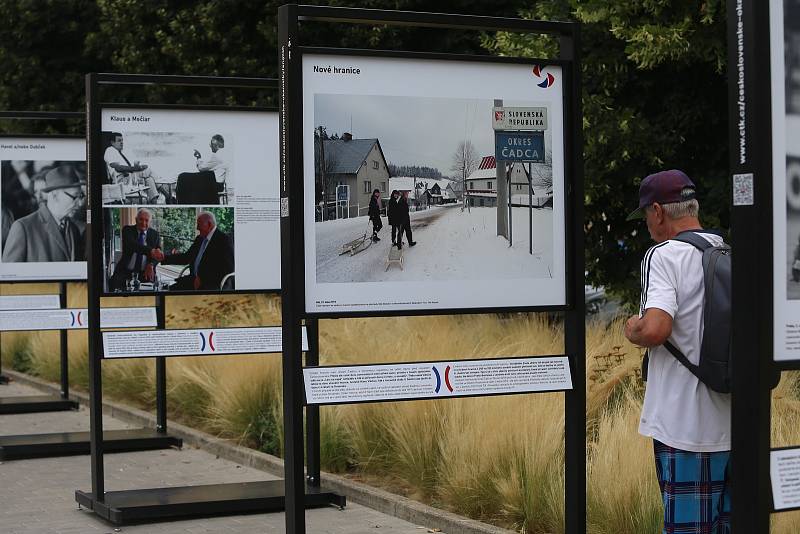 Letní filmová škola Uherské Hradiště 2022Výstava  Česko/slovenské okamžiky  Palackého náměstí