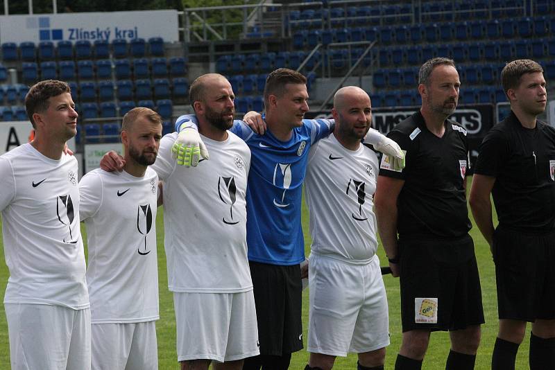 Tým FC Vinaři České republiky (bílé dresy) se dostal na domácím mistrovství Evropy ve fotbale až do finále, když Německo porazil na penalty.
