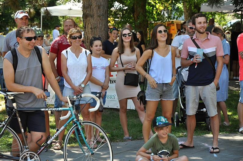 Garden Food Festival ve Smetanových sadech v Uherském Hradišti nabídl o víkendu speciality z celého světa; sobota 22. srpna 2020