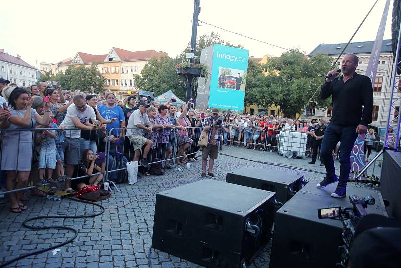 Letní filmová škola 2018   David Koller Band na Masarykově náměstí v Uherském Hradišti