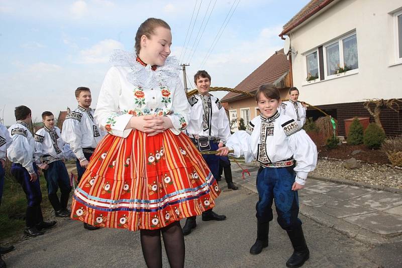 Velikonoční obchůzka Vlčnovského krále Šimona Pešla a královské družiny ve Vlčnově.