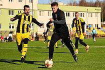 Fotbalisté Dolního Němčí (černé dresy) remizovali na umělé trávě v Myjavě s týmem TJ Brestovec 4:4.