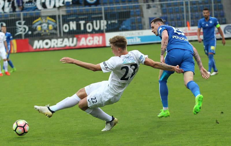 1. FC Slovácko - FC Slovan Liberec (v modrém)