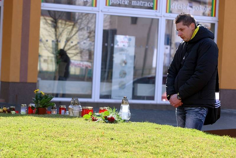 Pietní akt u pomníku a pietního místa tragédie z 24.2.2015 v U­herském Brodě.
