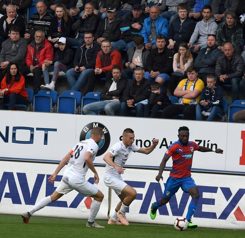 Fotbalisté Slovácka (v bílých dresech) ve 27. kolo FORTUNA:LIGY podlehli Plzni 0:1.