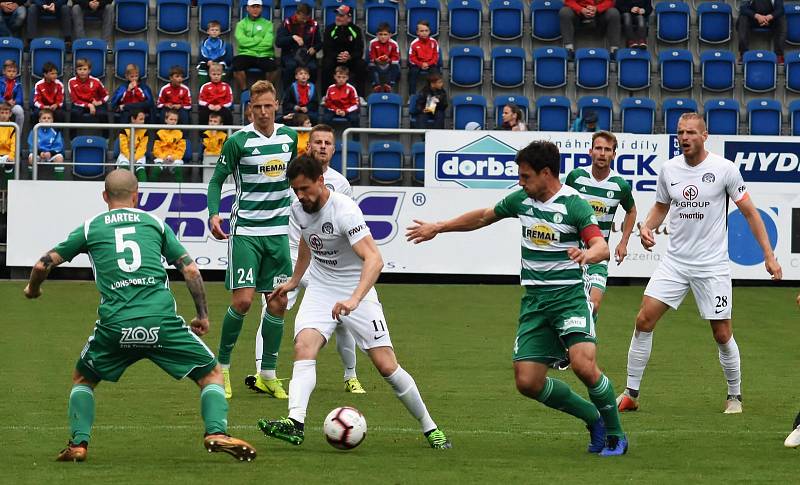 Fotbalisté Slovácka (v bílých dresech) remizovali s pražskými Bohemians 1905