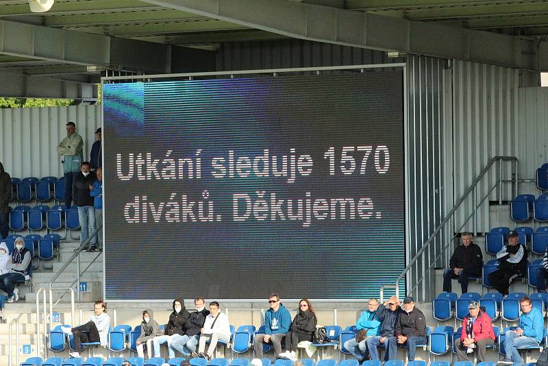 Fotbalisté Slovácka zakončili famózní sezonu výhrou nad Zlínem, triumf v derby si vychutnali i s fanoušky.
