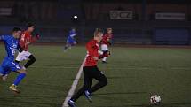 Fotbalisté Uherského Brodu (červené dresy) v přípravném zápase podlehli dorostu Baníku Ostrava 0:7.