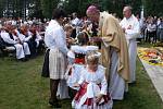 Tisíce věřících a mezi nimi více než stovka krojovaných, se v neděli 26. srpna před polednem zúčastnilo na Svatém Antonínku tradiční Děkovné pouti.