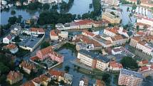 Povodeň v červenci 1997 v Uh. Hradišti. Letecký pohled na zaplavené město.