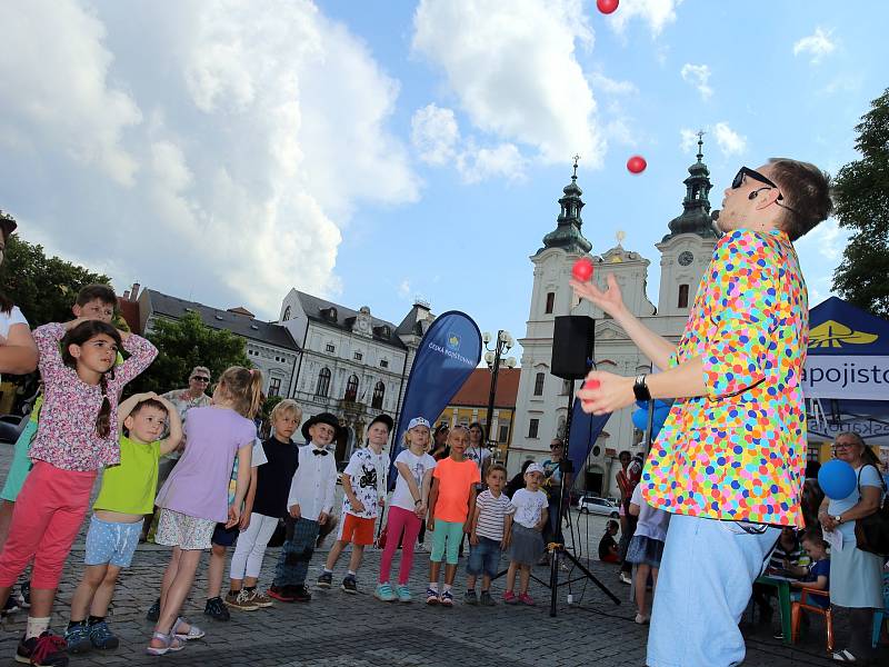 Magic festival 2018 v Uherském Hradišti. Kouzelné náměstí na Masarykově náměstí. Kouzelník Mišuge