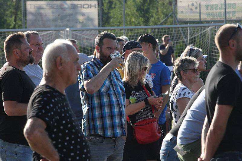 Fotbalisté Uherského Brodu (červené dresy) v prvním kole MSFL remizovali s béčkem Slovácka 3:3.