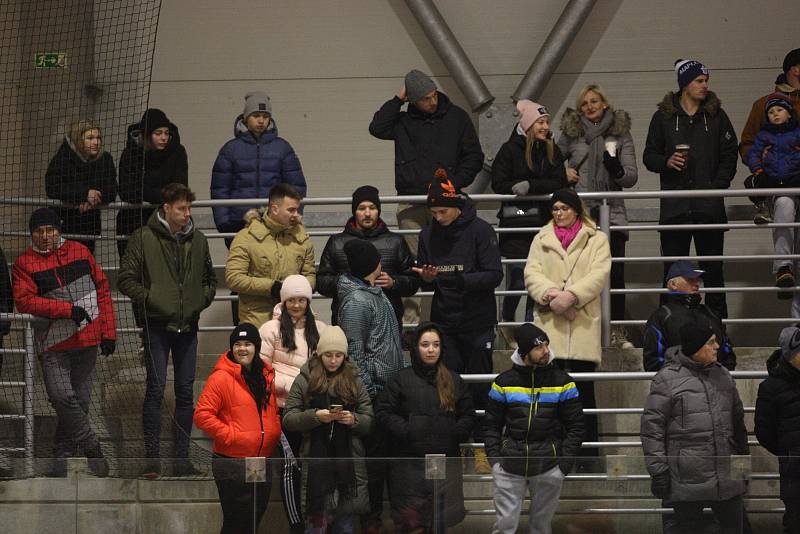 Hokejisté Uherského Ostrohu (červené dresy) ve 21. kole Krajské ligy jižní Moravy a Zlína zdolali Břeclav 4:1.