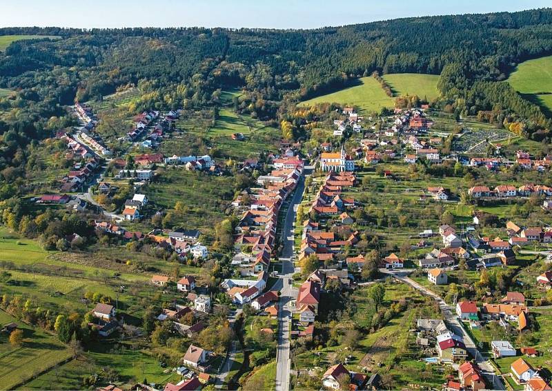 Prohlídka Březové, vesnice pod Velkým Lopeníkem na moravsko-slovenském pomezí.