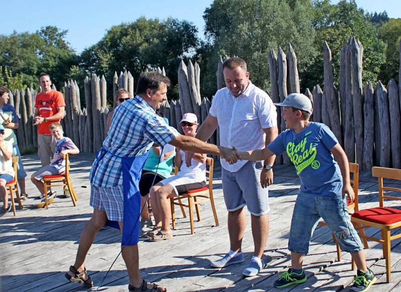 Skanzen na Modré provoněl med, medovina a máslo 