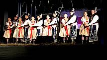 Folklorní soubor Pentla rozproudil svým vzpomínkovým pořadem s názvem Dožínky krev v žilách šesti stovek diváků.