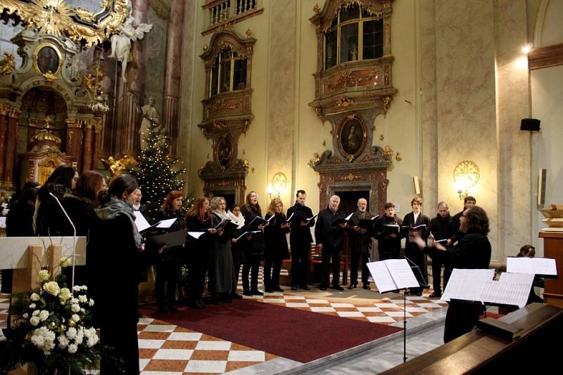 Smíšený pěvecký sbor Canticum Camerale ze Zlína koncertoval v hradišťském kostele sv. Františka xaverského.