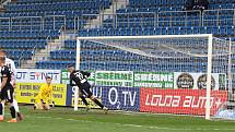 Fotbalisté Slovácka (bílé dresy) ve 28. kole FORTUNA:LIGY zdolali poslední Karvinou 3:1.