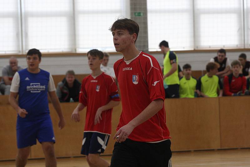 V Buchlovicích se v sobotu uskutečnil halový turnaj dorostu ve fotbale, který uspořádal OFS Uherské Hradiště.