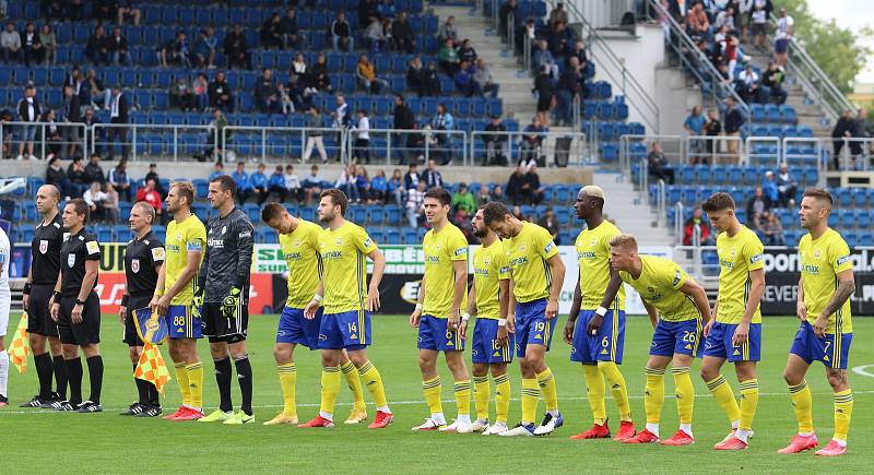 Sobotní derby v Uherském Hradišti opanovalo domácí Slovácko (bílé dresy), které zvítězilo nad Zlínem 3:0.