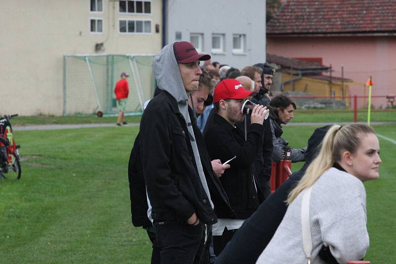 Fotbalisté Uherského Brodu (červené dresy) v 7. kole MSFL zdolali Frýdek-M9stek 2:1.