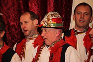 Nejprve mužské sbory ze šesti obcí zazpívaly v kulturním domě v Boršicích u Blatnice, aby na večer vyrazily do ulic a obnovili tím starou místní tradici zpívání v boršických uličkách.