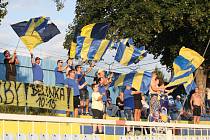 Fotbalisté Starého Města (žluté dresy) v úvodním zápase nové sezony podlehli Nivnici 0:2.