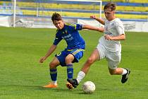 Starší dorostenci Slovácka (bílé dresy) v 5. kole MSDL zdolali na Širůchu Jihlavu 1:0.