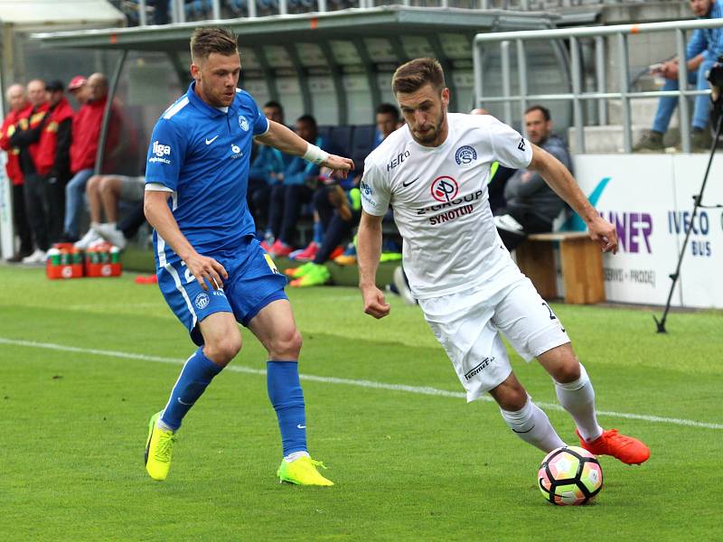 1. FC Slovácko - FC Slovan Liberec (v modrém)