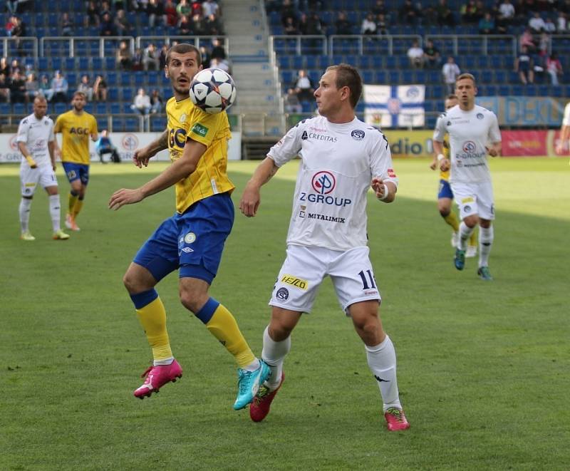 1. FC Slovácko - FK Teplice. Vpravo Jiří Valenta.