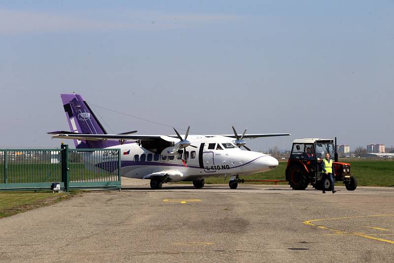 50. výročí prvního vzletu letadla L 410 na letišti v Kunovicích.Na snímku L 410 NG