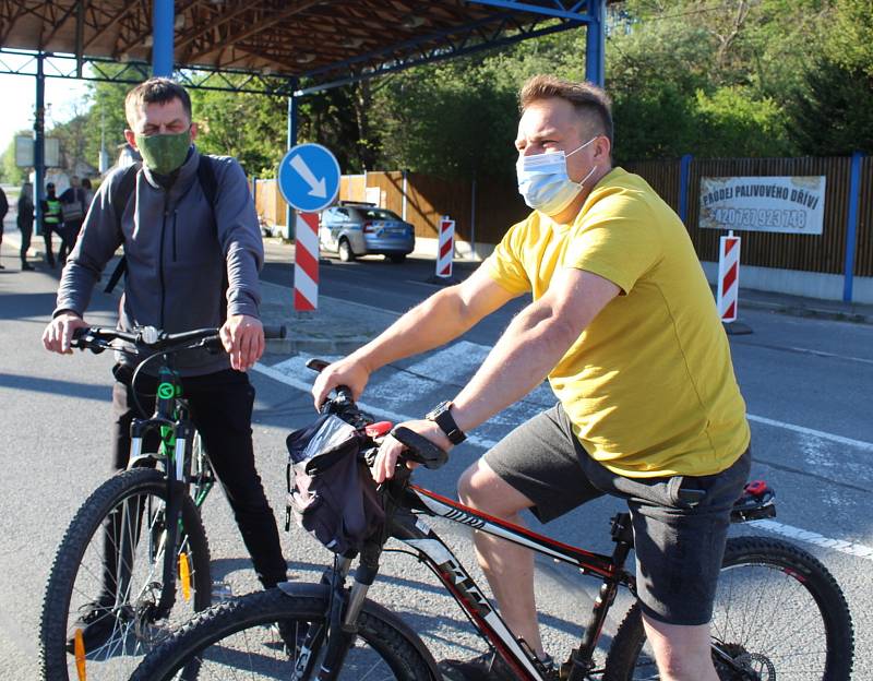 Protest proti uzavřené hranici se Slovenskem na přechodu Strání - Moravské Lieskové