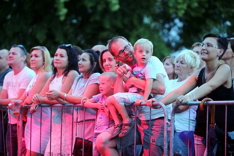 Letní filmová škola 2018   David Koller Band na Masarykově náměstí v Uherském Hradišti