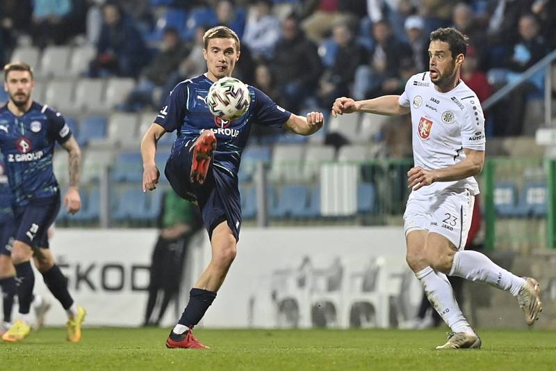 Popis fotky: Hradec Králové - Slovácko - Semifinále českého fotbalového poháru MOL Cupu: FC Hradec Králové - 1. FC Slovácko, 25. března 2022 v Mladé Boleslavi.    Mladá Boleslav - Fotbalisté Hradce Králové dnes v semifinále domácího poháru vyzvou Slovácko