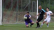 Fotbalisté vedoucích Osvětiman (tmavé dresy) v sobotu doma podlehli třetím Bojkovicím 2:4.