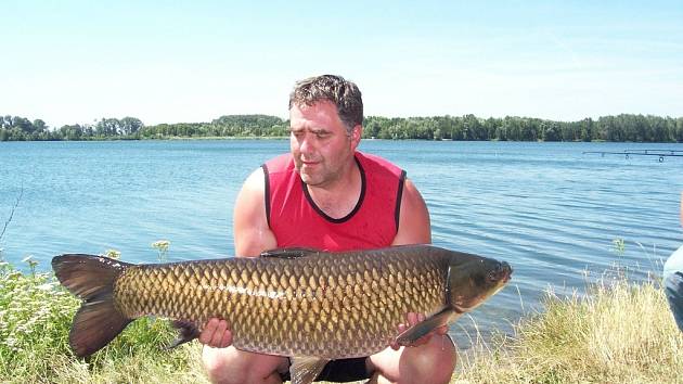 Soutěžní číslo 99: Jaroslav Raška, amur, 106 cm a nevážen.